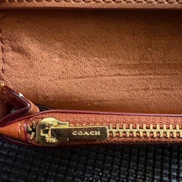 Essential Slim Card Case In Signature Canvas - Picture 3 of 6